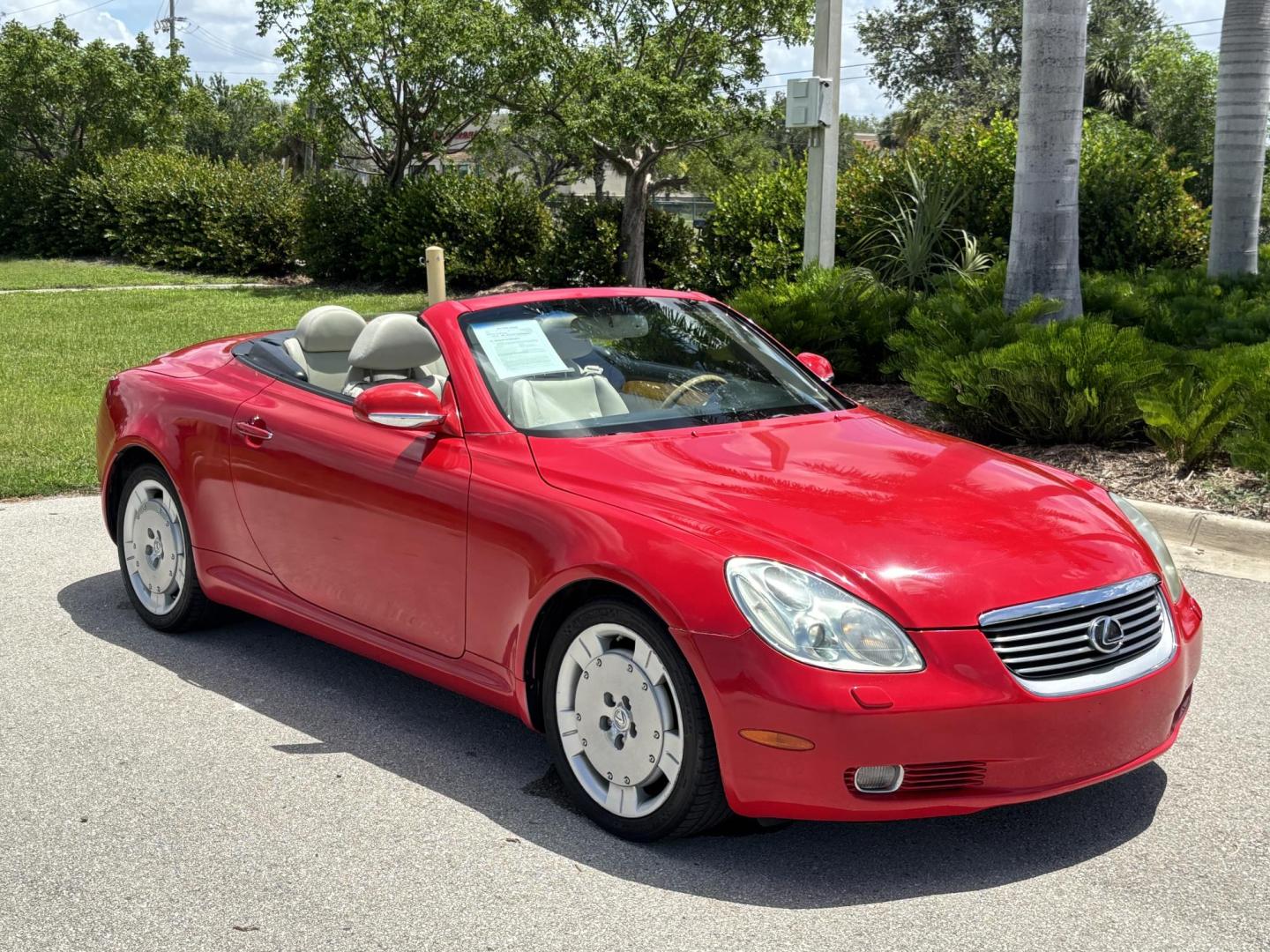 2002 RED /BEIGE Lexus SC 430 Convertible (JTHFN48Y120) with an 4.3L V8 DOHC 32V engine, 5-Speed Automatic Overdrive transmission, located at 11170 Summerlin Square Dr., Fort Myers Beach, FL, 33931, (239) 999-7777, 26.493546, -81.941628 - Carfax Value $12,400 Local Florida Vehicle 37 Service History Records - Photo#2