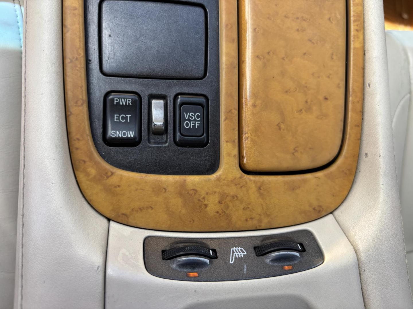 2002 RED /BEIGE Lexus SC 430 Convertible (JTHFN48Y120) with an 4.3L V8 DOHC 32V engine, 5-Speed Automatic Overdrive transmission, located at 11170 Summerlin Square Dr., Fort Myers Beach, FL, 33931, (239) 999-7777, 26.493546, -81.941628 - Carfax Value $12,400 Local Florida Vehicle 37 Service History Records - Photo#38