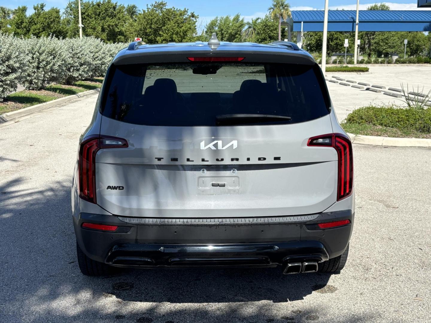 2022 GRAY /BLACK Kia Telluride EX AWD (5XYP3DHC5NG) with an 3.8L V6 DOHC 24V engine, 8A transmission, located at 11170 Summerlin Square Dr., Fort Myers Beach, FL, 33931, (239) 999-7777, 26.493546, -81.941628 - Carfax 1 Owner - Photo#5