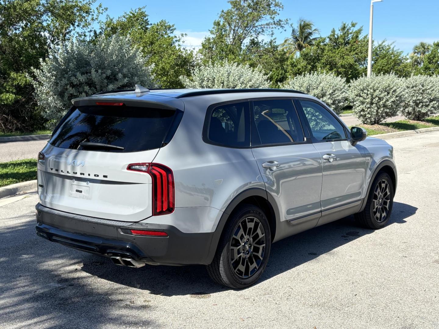 2022 GRAY /BLACK Kia Telluride EX AWD (5XYP3DHC5NG) with an 3.8L V6 DOHC 24V engine, 8A transmission, located at 11170 Summerlin Square Dr., Fort Myers Beach, FL, 33931, (239) 999-7777, 26.493546, -81.941628 - Carfax 1 Owner - Photo#6