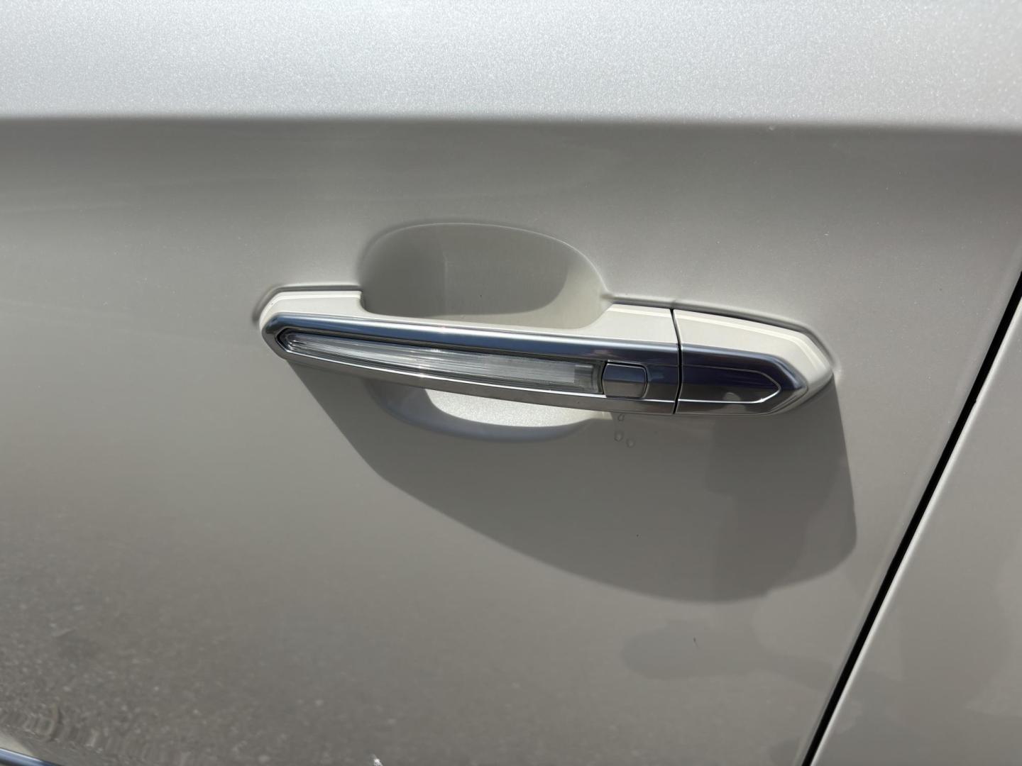 2014 WHITE /TAN Cadillac XTS Premium FWD (2G61P5S37E9) with an 3.6L V6 DOHC 24V engine, 6-Speed Automatic transmission, located at 11170 Summerlin Square Dr., Fort Myers Beach, FL, 33931, (239) 999-7777, 26.493546, -81.941628 - Carfax No Accident No Damage - Photo#41