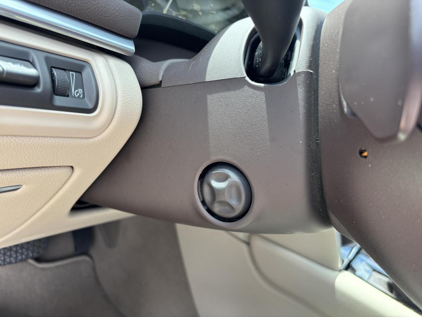 2014 WHITE /TAN Cadillac XTS Premium FWD (2G61P5S37E9) with an 3.6L V6 DOHC 24V engine, 6-Speed Automatic transmission, located at 11170 Summerlin Square Dr., Fort Myers Beach, FL, 33931, (239) 999-7777, 26.493546, -81.941628 - Carfax No Accident No Damage - Photo#25