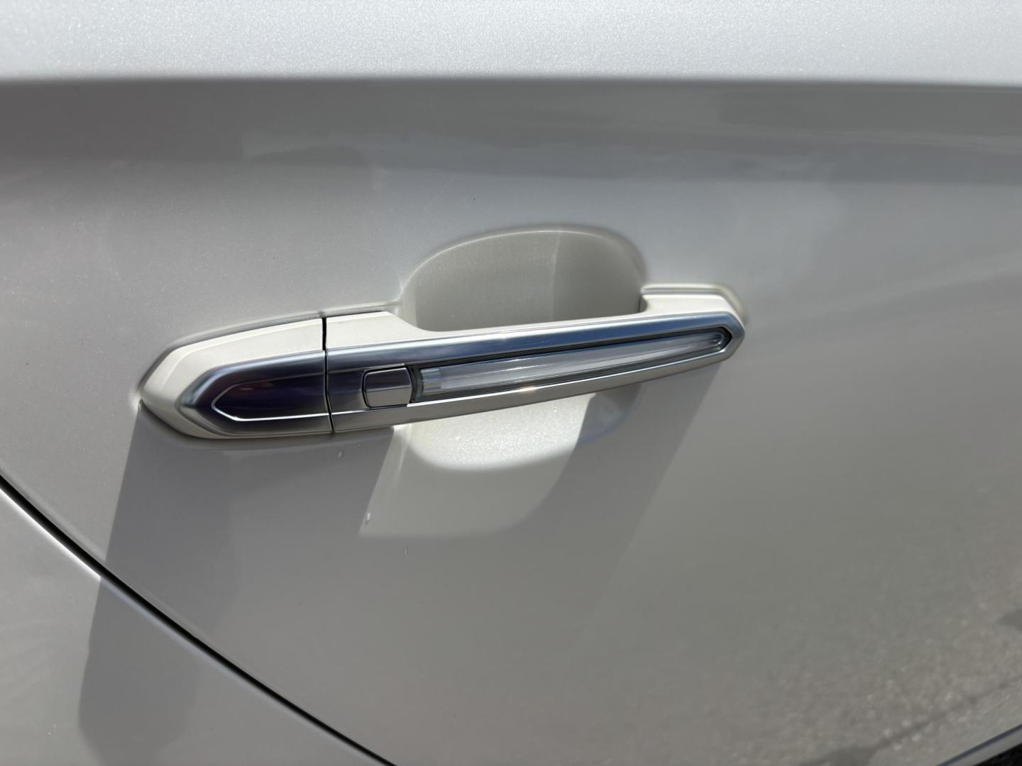 2014 WHITE /TAN Cadillac XTS Premium FWD (2G61P5S37E9) with an 3.6L V6 DOHC 24V engine, 6-Speed Automatic transmission, located at 11170 Summerlin Square Dr., Fort Myers Beach, FL, 33931, (239) 999-7777, 26.493546, -81.941628 - Carfax No Accident No Damage - Photo#40