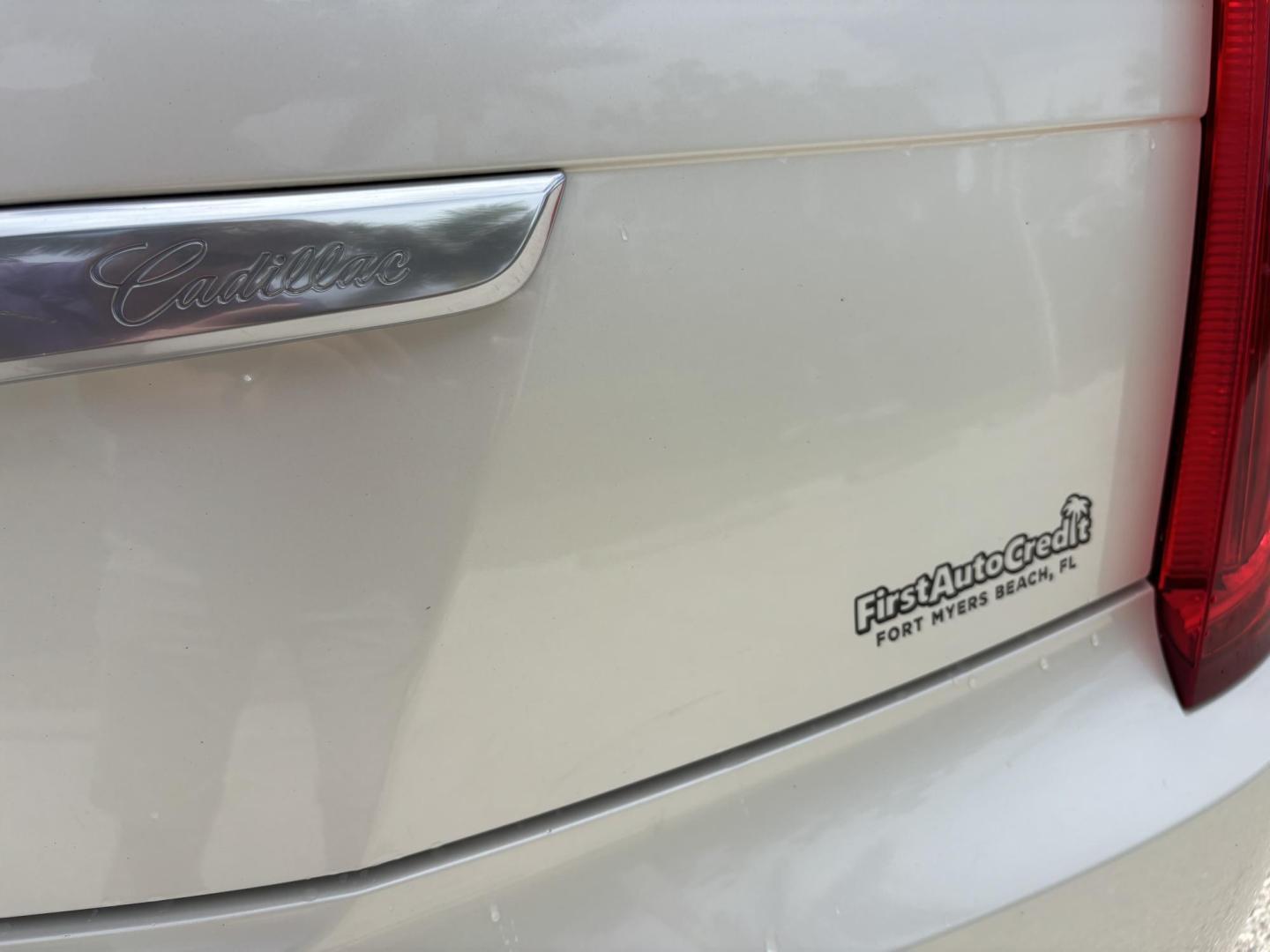 2014 WHITE /TAN Cadillac XTS Premium FWD (2G61P5S37E9) with an 3.6L V6 DOHC 24V engine, 6-Speed Automatic transmission, located at 11170 Summerlin Square Dr., Fort Myers Beach, FL, 33931, (239) 999-7777, 26.493546, -81.941628 - Carfax No Accident No Damage - Photo#45