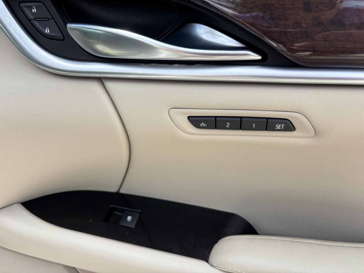 2014 WHITE /TAN Cadillac XTS Premium FWD (2G61P5S37E9) with an 3.6L V6 DOHC 24V engine, 6-Speed Automatic transmission, located at 11170 Summerlin Square Dr., Fort Myers Beach, FL, 33931, (239) 999-7777, 26.493546, -81.941628 - Carfax No Accident No Damage - Photo#39