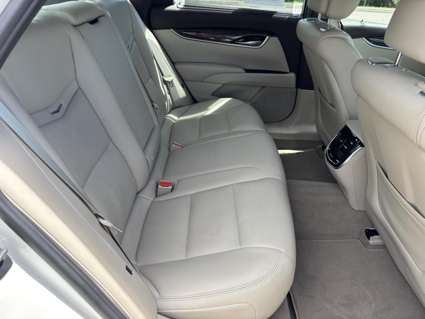 2014 WHITE /TAN Cadillac XTS Premium FWD (2G61P5S37E9) with an 3.6L V6 DOHC 24V engine, 6-Speed Automatic transmission, located at 11170 Summerlin Square Dr., Fort Myers Beach, FL, 33931, (239) 999-7777, 26.493546, -81.941628 - Carfax No Accident No Damage - Photo#17