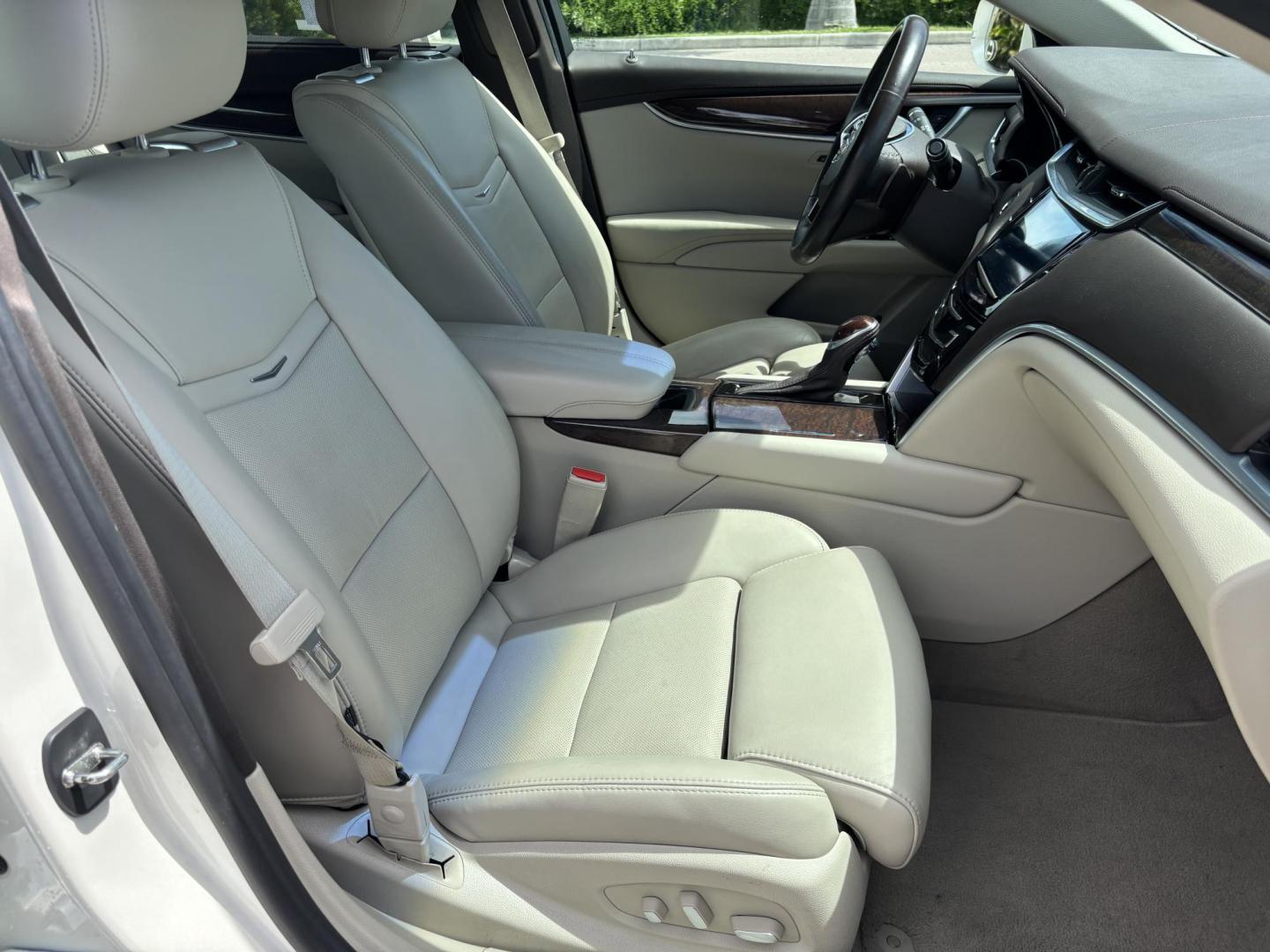 2014 WHITE /TAN Cadillac XTS Premium FWD (2G61P5S37E9) with an 3.6L V6 DOHC 24V engine, 6-Speed Automatic transmission, located at 11170 Summerlin Square Dr., Fort Myers Beach, FL, 33931, (239) 999-7777, 26.493546, -81.941628 - Carfax No Accident No Damage - Photo#14