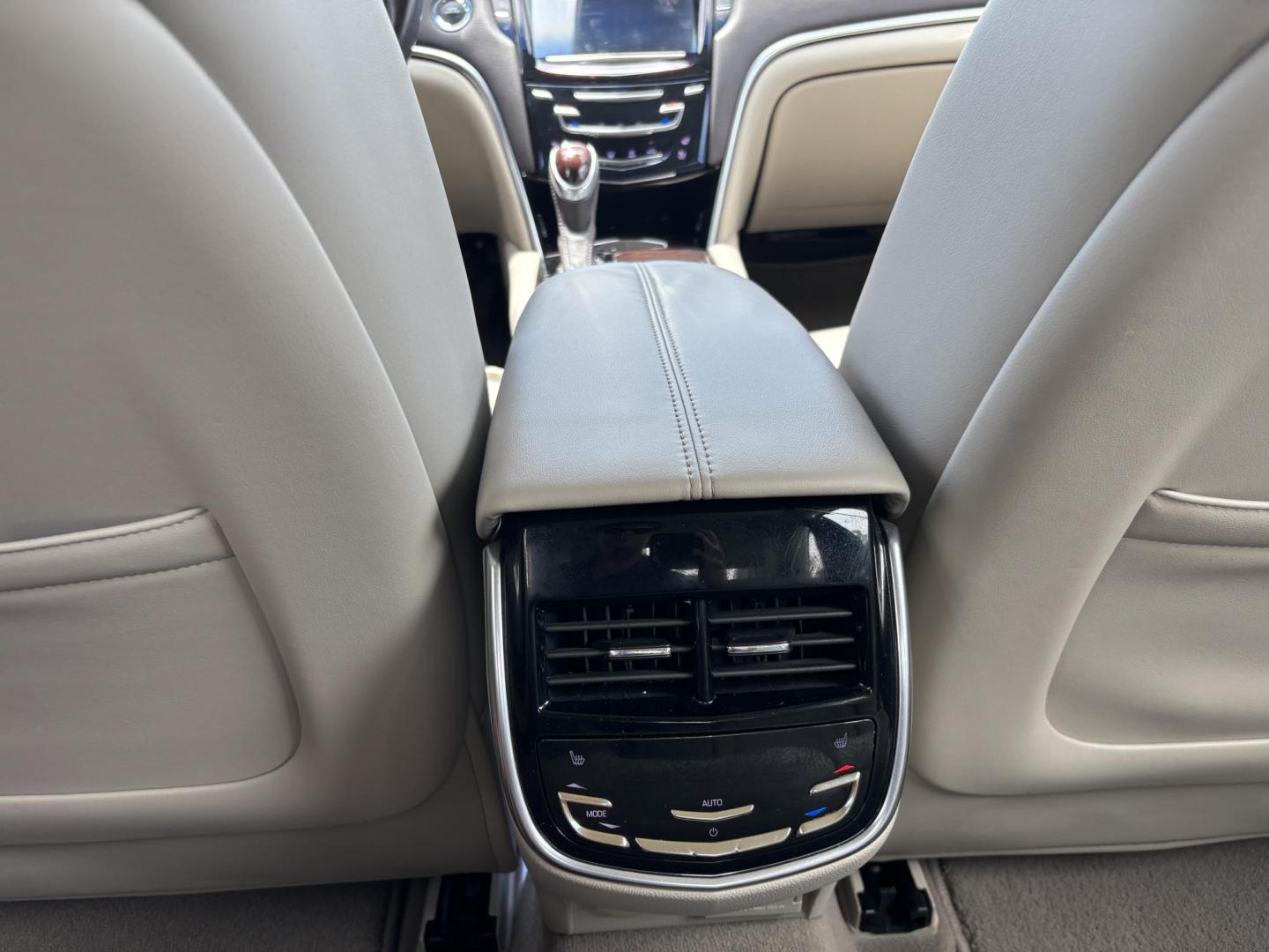2014 WHITE /TAN Cadillac XTS Premium FWD (2G61P5S37E9) with an 3.6L V6 DOHC 24V engine, 6-Speed Automatic transmission, located at 11170 Summerlin Square Dr., Fort Myers Beach, FL, 33931, (239) 999-7777, 26.493546, -81.941628 - Carfax No Accident No Damage - Photo#18