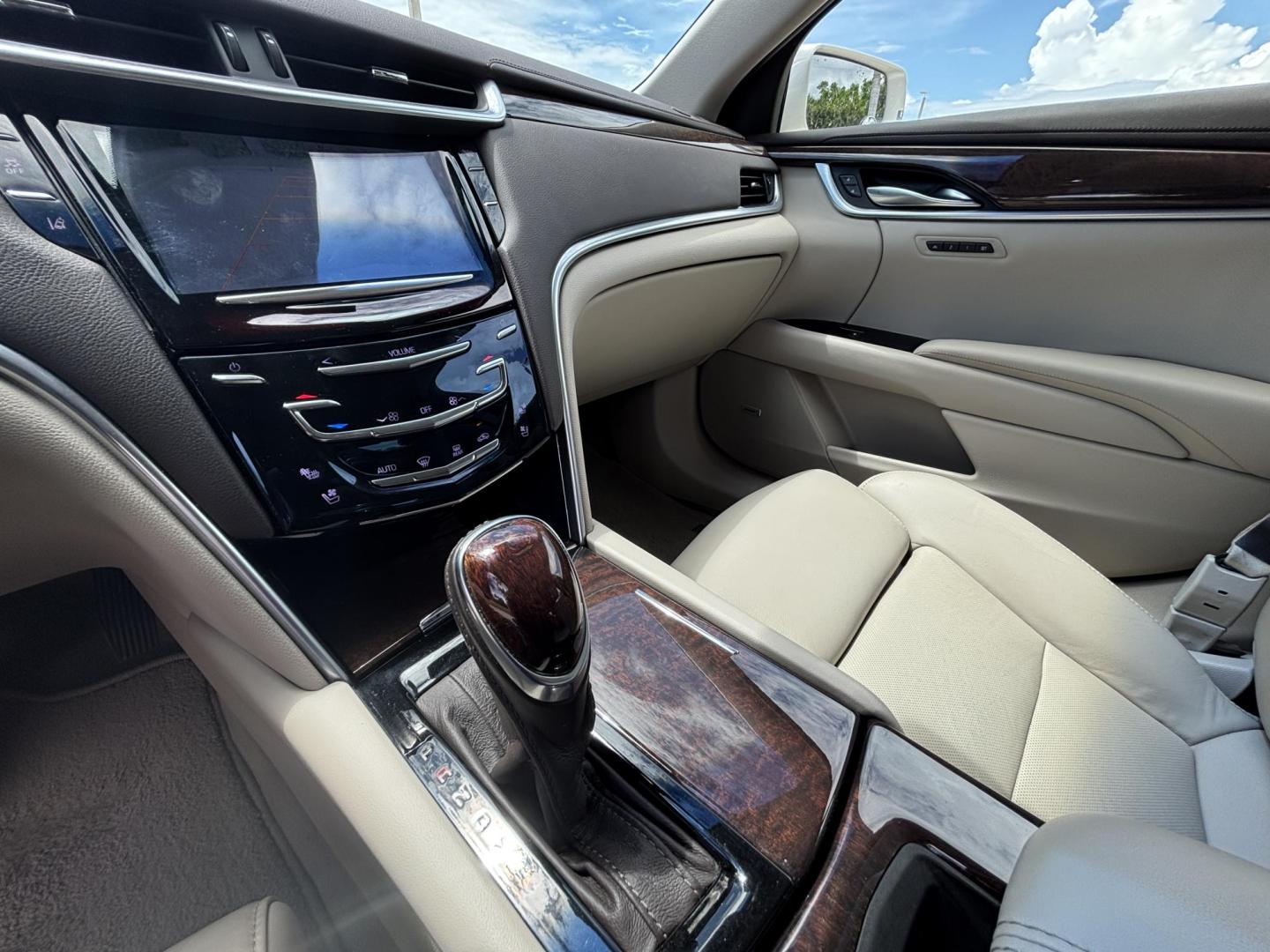 2014 WHITE /TAN Cadillac XTS Premium FWD (2G61P5S37E9) with an 3.6L V6 DOHC 24V engine, 6-Speed Automatic transmission, located at 11170 Summerlin Square Dr., Fort Myers Beach, FL, 33931, (239) 999-7777, 26.493546, -81.941628 - Carfax No Accident No Damage - Photo#29