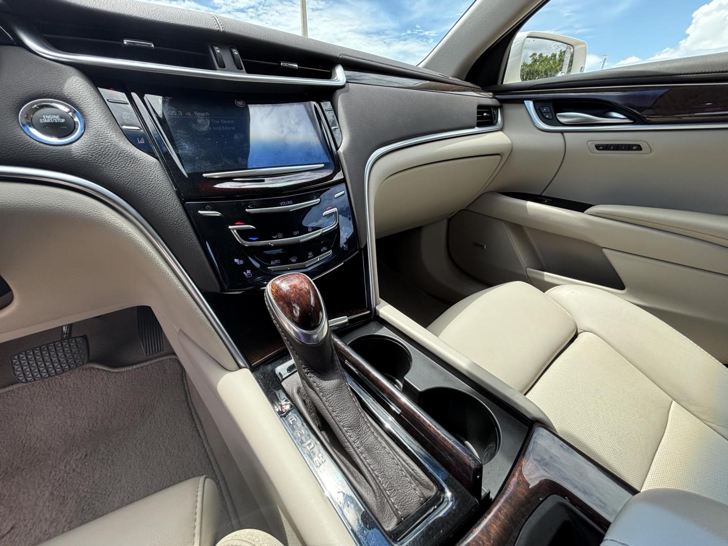 2014 WHITE /TAN Cadillac XTS Premium FWD (2G61P5S37E9) with an 3.6L V6 DOHC 24V engine, 6-Speed Automatic transmission, located at 11170 Summerlin Square Dr., Fort Myers Beach, FL, 33931, (239) 999-7777, 26.493546, -81.941628 - Carfax No Accident No Damage - Photo#13