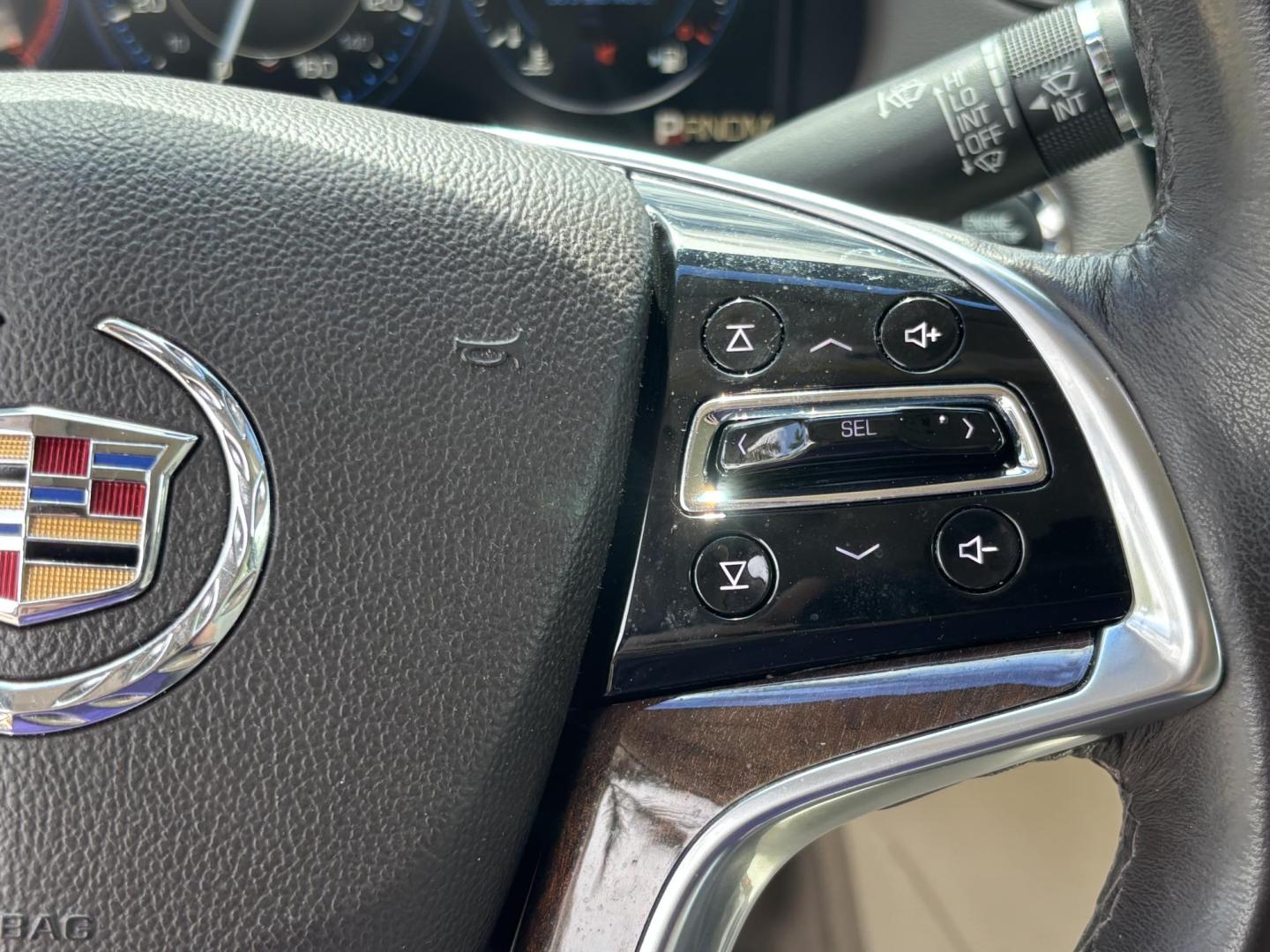 2014 WHITE /TAN Cadillac XTS Premium FWD (2G61P5S37E9) with an 3.6L V6 DOHC 24V engine, 6-Speed Automatic transmission, located at 11170 Summerlin Square Dr., Fort Myers Beach, FL, 33931, (239) 999-7777, 26.493546, -81.941628 - Carfax No Accident No Damage - Photo#24