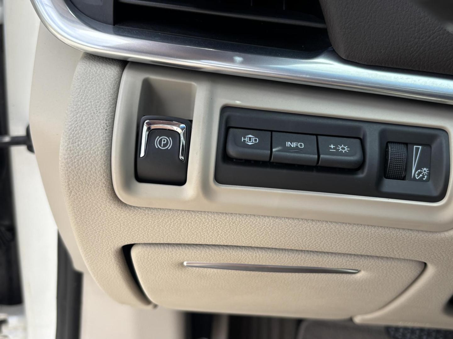 2014 WHITE /TAN Cadillac XTS Premium FWD (2G61P5S37E9) with an 3.6L V6 DOHC 24V engine, 6-Speed Automatic transmission, located at 11170 Summerlin Square Dr., Fort Myers Beach, FL, 33931, (239) 999-7777, 26.493546, -81.941628 - Carfax No Accident No Damage - Photo#26