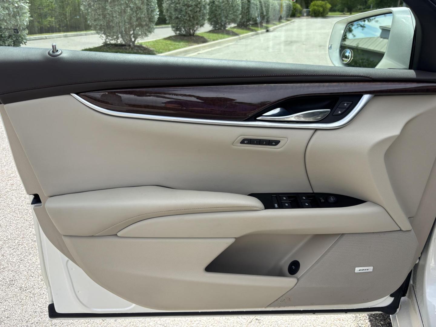 2014 WHITE /TAN Cadillac XTS Premium FWD (2G61P5S37E9) with an 3.6L V6 DOHC 24V engine, 6-Speed Automatic transmission, located at 11170 Summerlin Square Dr., Fort Myers Beach, FL, 33931, (239) 999-7777, 26.493546, -81.941628 - Carfax No Accident No Damage - Photo#35