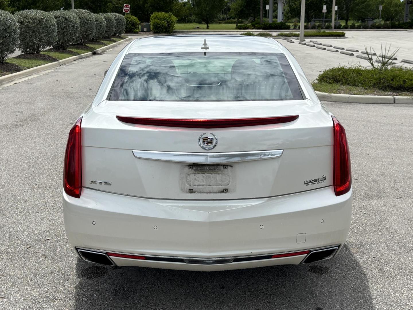 2014 WHITE /TAN Cadillac XTS Premium FWD (2G61P5S37E9) with an 3.6L V6 DOHC 24V engine, 6-Speed Automatic transmission, located at 11170 Summerlin Square Dr., Fort Myers Beach, FL, 33931, (239) 999-7777, 26.493546, -81.941628 - Carfax No Accident No Damage - Photo#5