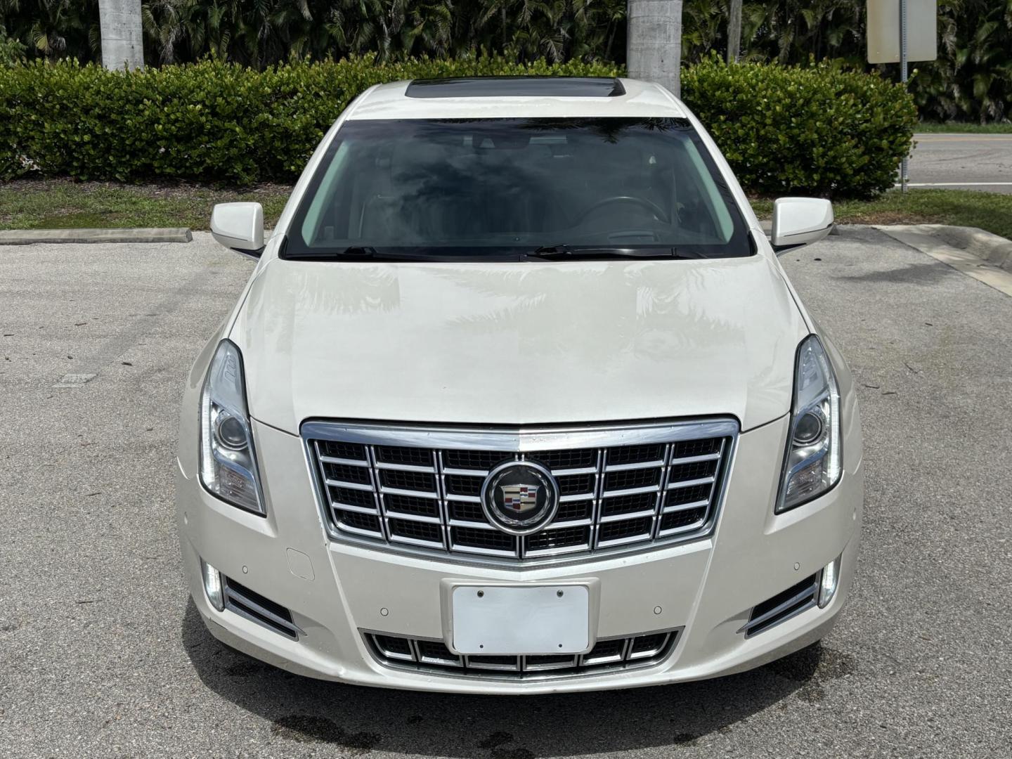 2014 WHITE /TAN Cadillac XTS Premium FWD (2G61P5S37E9) with an 3.6L V6 DOHC 24V engine, 6-Speed Automatic transmission, located at 11170 Summerlin Square Dr., Fort Myers Beach, FL, 33931, (239) 999-7777, 26.493546, -81.941628 - Carfax No Accident No Damage - Photo#1