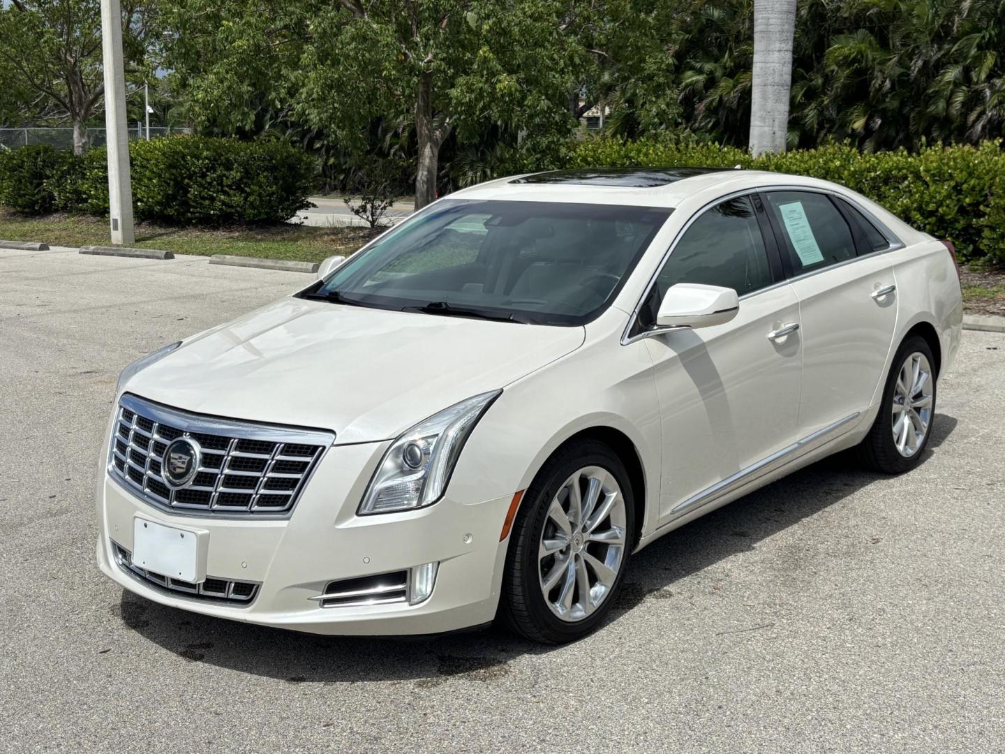 2014 WHITE /TAN Cadillac XTS Premium FWD (2G61P5S37E9) with an 3.6L V6 DOHC 24V engine, 6-Speed Automatic transmission, located at 11170 Summerlin Square Dr., Fort Myers Beach, FL, 33931, (239) 999-7777, 26.493546, -81.941628 - Carfax No Accident No Damage - Photo#0