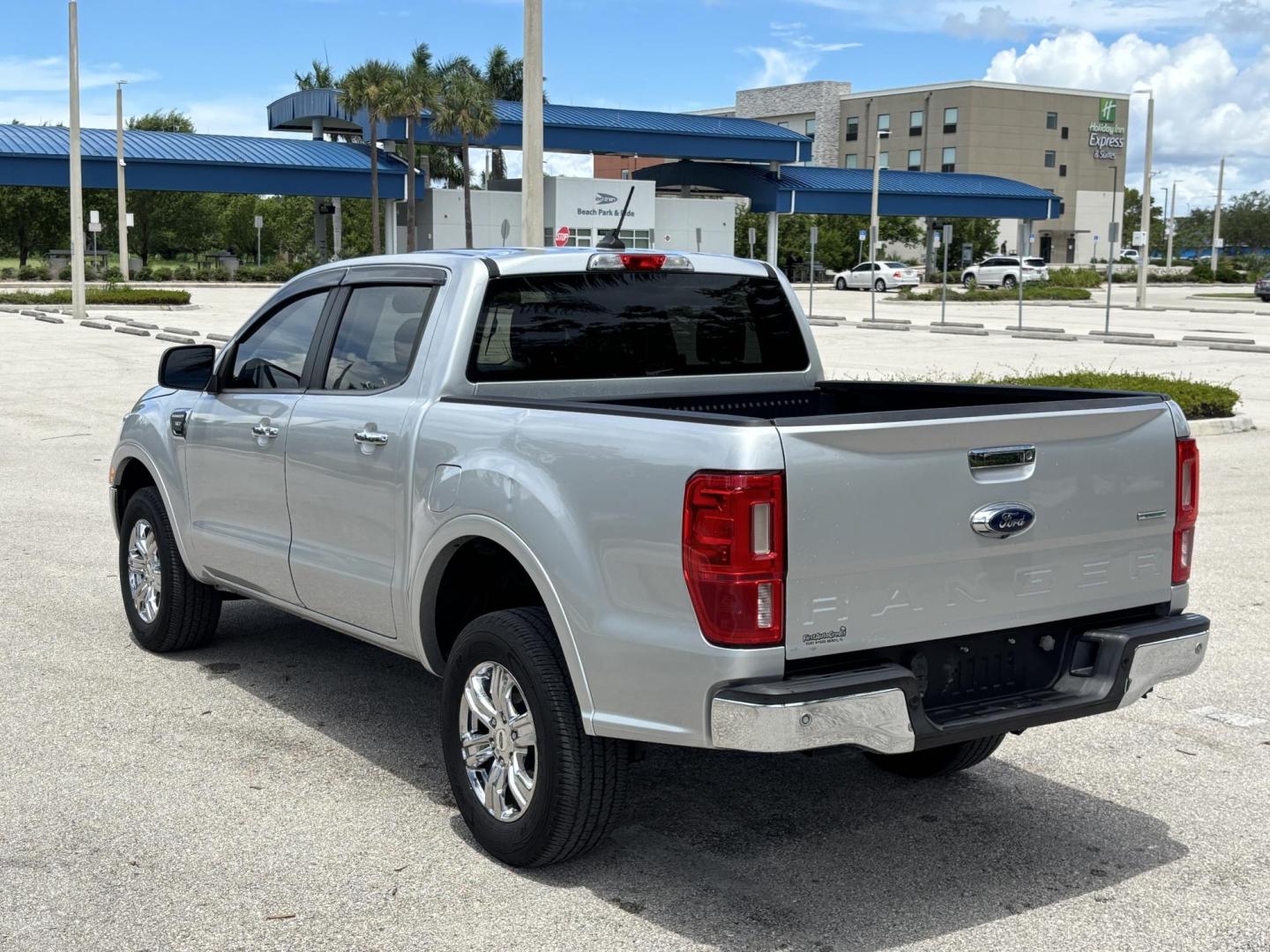 2019 SILVER /CHARCOAL Ford Ranger XLT SuperCrew 2WD (1FTER4EH0KL) with an 2.3L L4 DOHC 16V engine, 10A transmission, located at 11170 Summerlin Square Dr., Fort Myers Beach, FL, 33931, (239) 999-7777, 26.493546, -81.941628 - Carfax 1 Owner - Photo#4