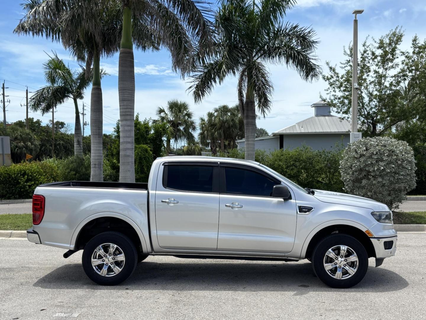 2019 SILVER /CHARCOAL Ford Ranger XLT SuperCrew 2WD (1FTER4EH0KL) with an 2.3L L4 DOHC 16V engine, 10A transmission, located at 11170 Summerlin Square Dr., Fort Myers Beach, FL, 33931, (239) 999-7777, 26.493546, -81.941628 - Carfax 1 Owner - Photo#3