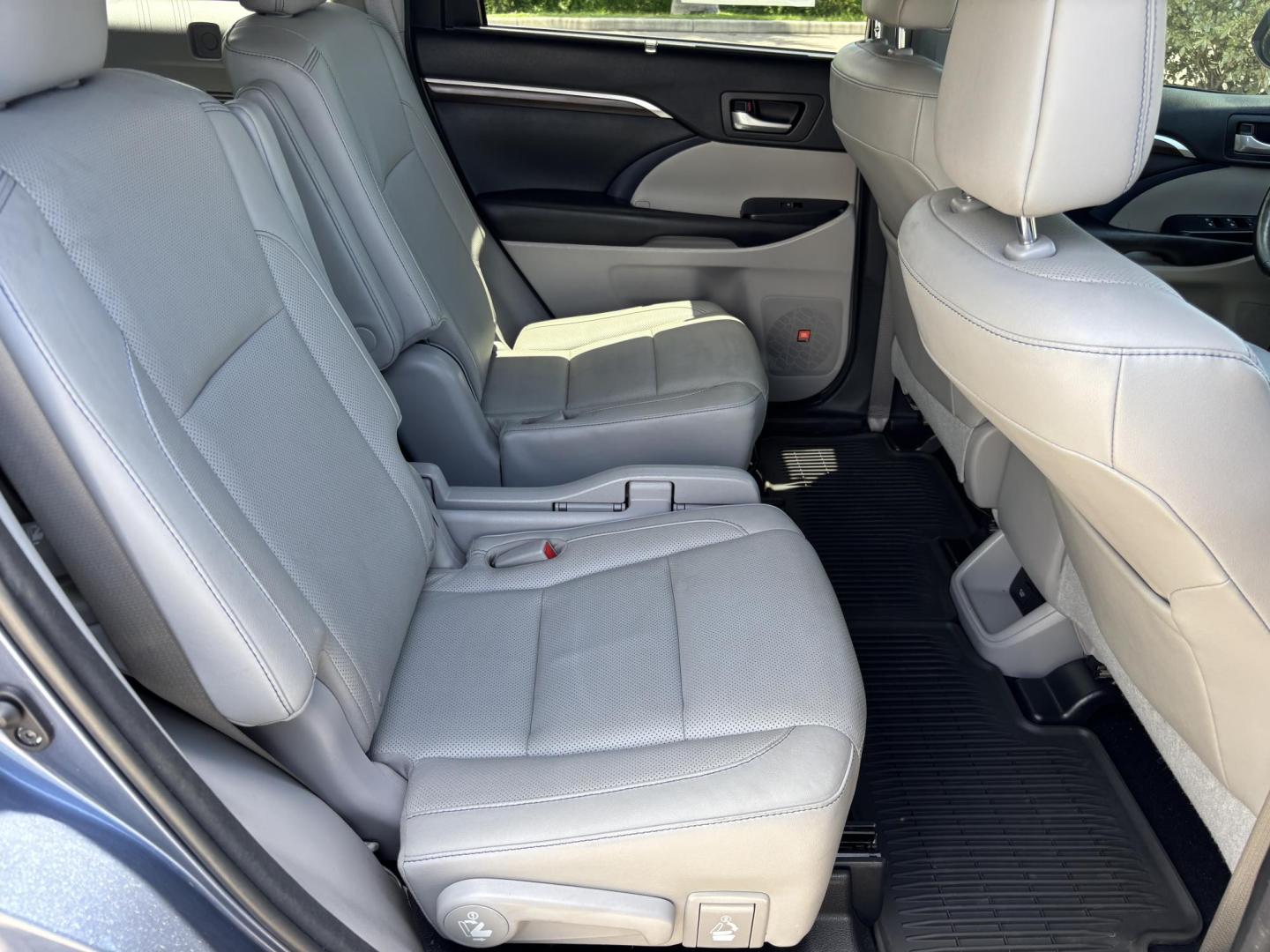 2016 BLUE /TAN Toyota Highlander Limited AWD V6 (5TDDKRFHXGS) with an 3.5L V6 DOHC 24V engine, 6A transmission, located at 11170 Summerlin Square Dr., Fort Myers Beach, FL, 33931, (239) 999-7777, 26.493546, -81.941628 - Carfax No Damage No Accidents 1 Owner 3rd Row Blind Spot Monitoring AWD New Tires Back Up Camera Bluetooth Navigation Lane Detection Warning - Photo#19