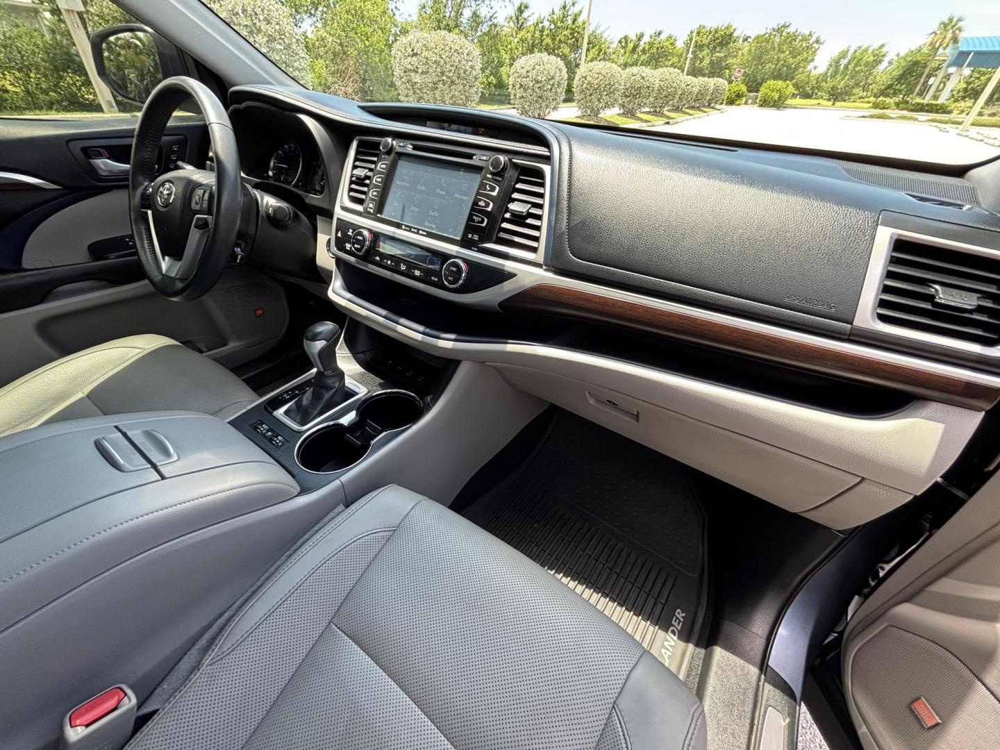 2016 BLUE /TAN Toyota Highlander Limited AWD V6 (5TDDKRFHXGS) with an 3.5L V6 DOHC 24V engine, 6A transmission, located at 11170 Summerlin Square Dr., Fort Myers Beach, FL, 33931, (239) 999-7777, 26.493546, -81.941628 - Carfax No Damage No Accidents 1 Owner 3rd Row Blind Spot Monitoring AWD New Tires Back Up Camera Bluetooth Navigation Lane Detection Warning - Photo#15