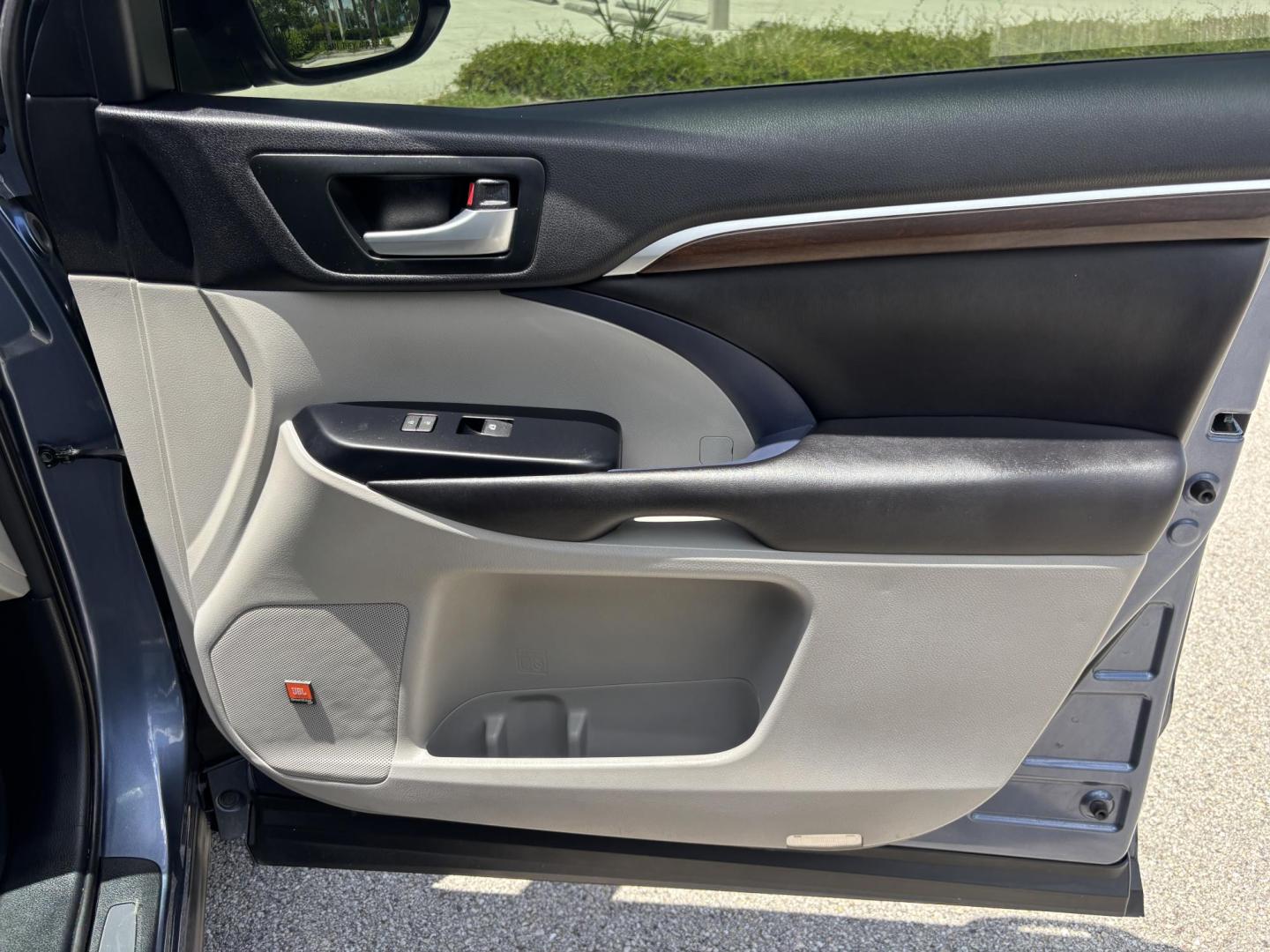 2016 BLUE /TAN Toyota Highlander Limited AWD V6 (5TDDKRFHXGS) with an 3.5L V6 DOHC 24V engine, 6A transmission, located at 11170 Summerlin Square Dr., Fort Myers Beach, FL, 33931, (239) 999-7777, 26.493546, -81.941628 - Carfax No Damage No Accidents 1 Owner 3rd Row Blind Spot Monitoring AWD New Tires Back Up Camera Bluetooth Navigation Lane Detection Warning - Photo#45
