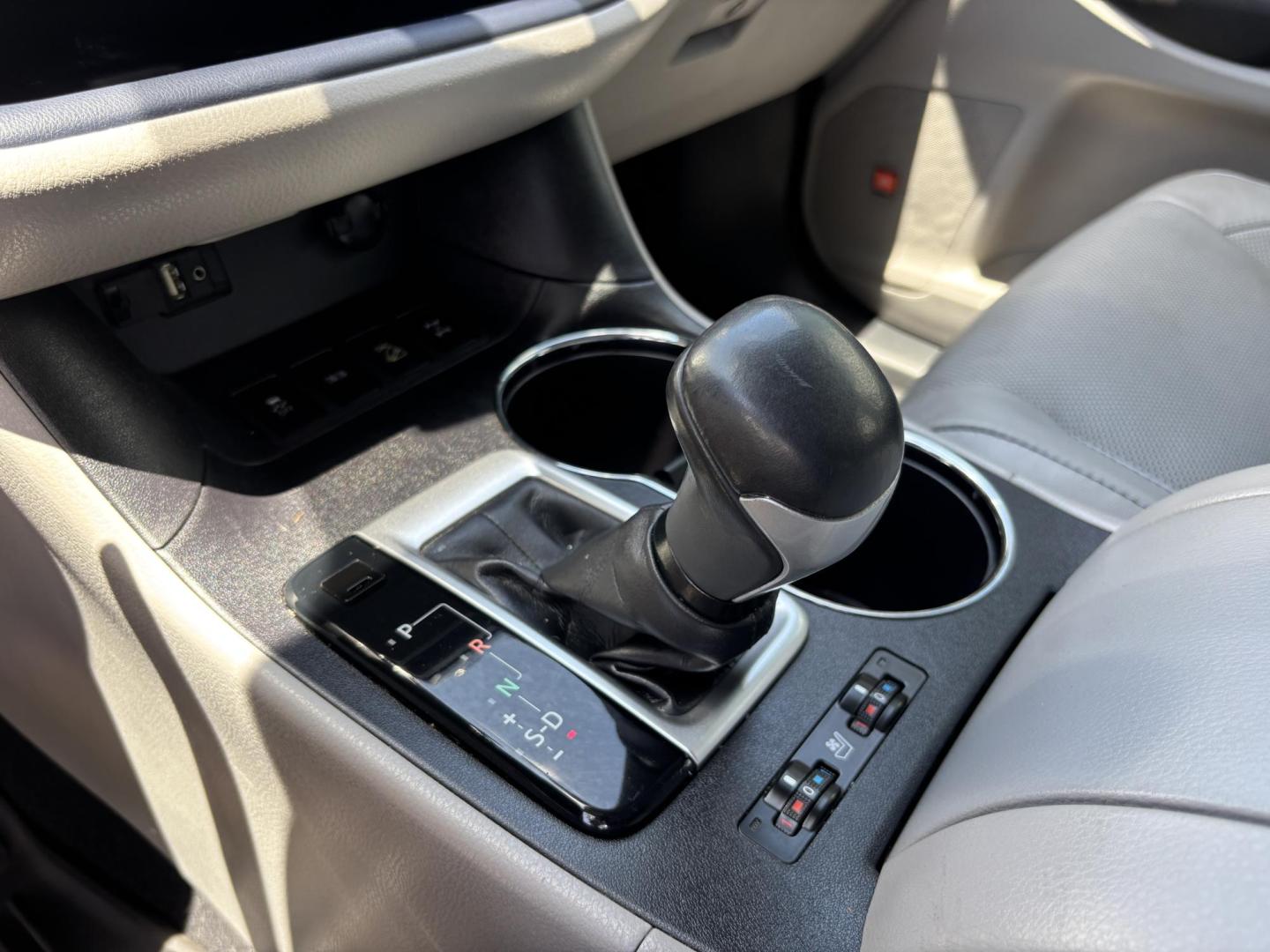 2016 BLUE /TAN Toyota Highlander Limited AWD V6 (5TDDKRFHXGS) with an 3.5L V6 DOHC 24V engine, 6A transmission, located at 11170 Summerlin Square Dr., Fort Myers Beach, FL, 33931, (239) 999-7777, 26.493546, -81.941628 - Carfax No Damage No Accidents 1 Owner 3rd Row Blind Spot Monitoring AWD New Tires Back Up Camera Bluetooth Navigation Lane Detection Warning - Photo#33