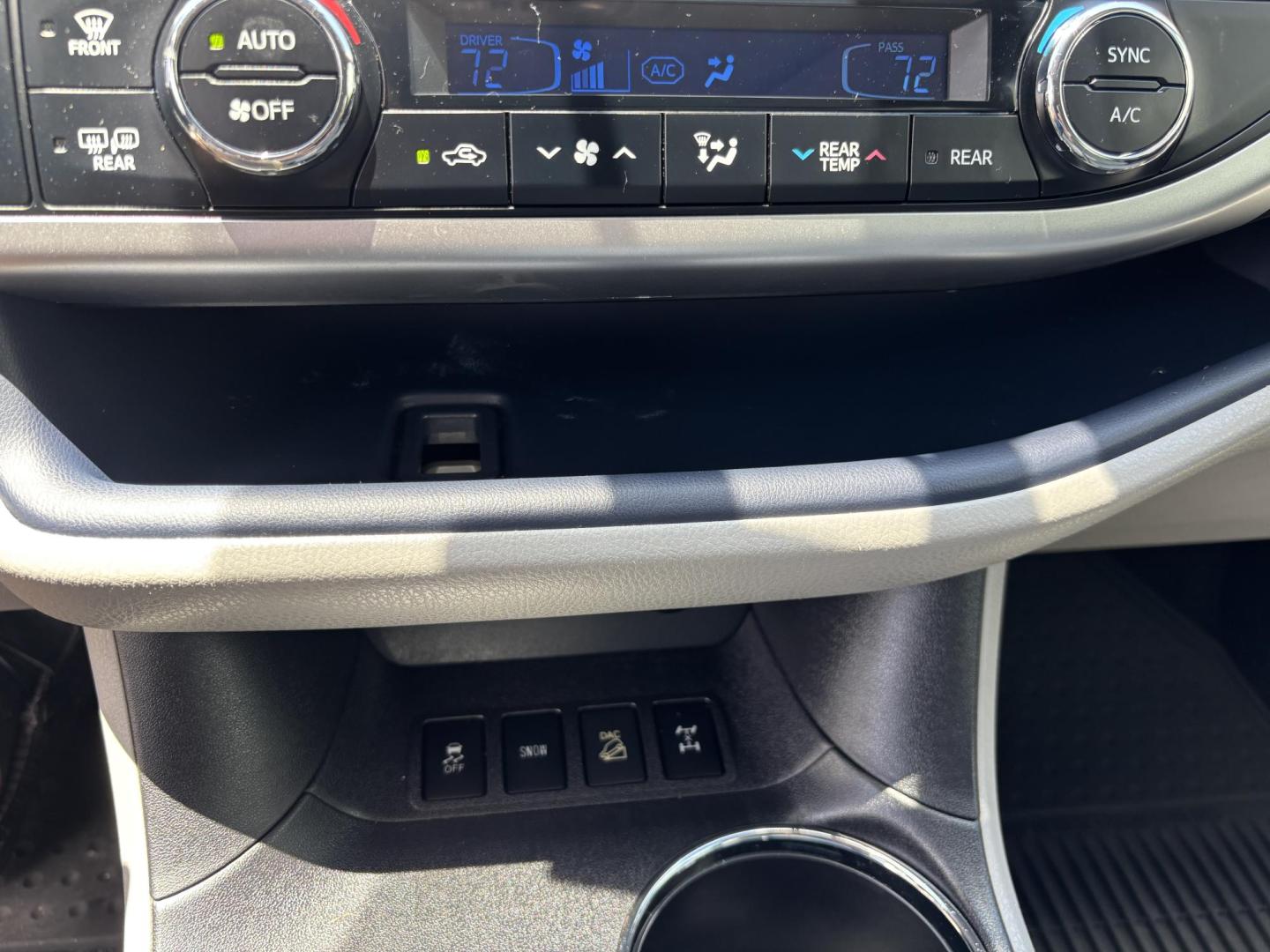 2016 BLUE /TAN Toyota Highlander Limited AWD V6 (5TDDKRFHXGS) with an 3.5L V6 DOHC 24V engine, 6A transmission, located at 11170 Summerlin Square Dr., Fort Myers Beach, FL, 33931, (239) 999-7777, 26.493546, -81.941628 - Carfax No Damage No Accidents 1 Owner 3rd Row Blind Spot Monitoring AWD New Tires Back Up Camera Bluetooth Navigation Lane Detection Warning - Photo#39