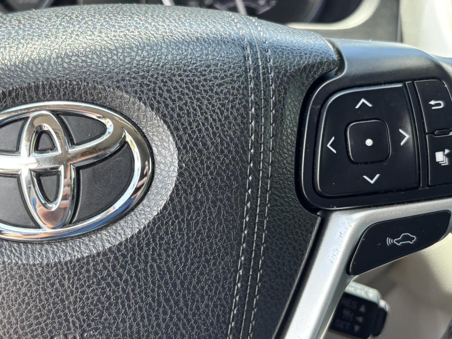2016 BLUE /TAN Toyota Highlander Limited AWD V6 (5TDDKRFHXGS) with an 3.5L V6 DOHC 24V engine, 6A transmission, located at 11170 Summerlin Square Dr., Fort Myers Beach, FL, 33931, (239) 999-7777, 26.493546, -81.941628 - Carfax No Damage No Accidents 1 Owner 3rd Row Blind Spot Monitoring AWD New Tires Back Up Camera Bluetooth Navigation Lane Detection Warning - Photo#32