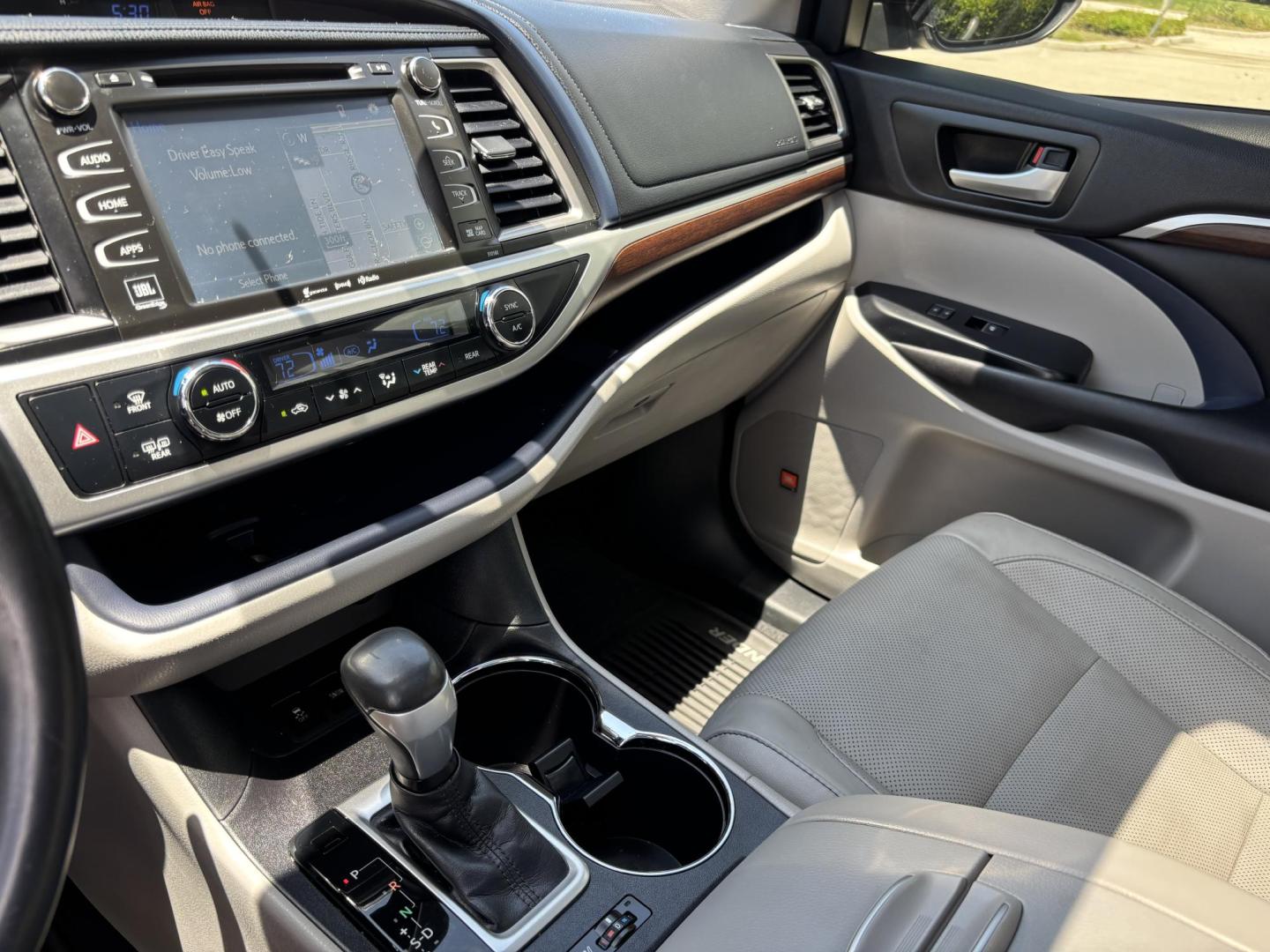 2016 BLUE /TAN Toyota Highlander Limited AWD V6 (5TDDKRFHXGS) with an 3.5L V6 DOHC 24V engine, 6A transmission, located at 11170 Summerlin Square Dr., Fort Myers Beach, FL, 33931, (239) 999-7777, 26.493546, -81.941628 - Carfax No Damage No Accidents 1 Owner 3rd Row Blind Spot Monitoring AWD New Tires Back Up Camera Bluetooth Navigation Lane Detection Warning - Photo#34