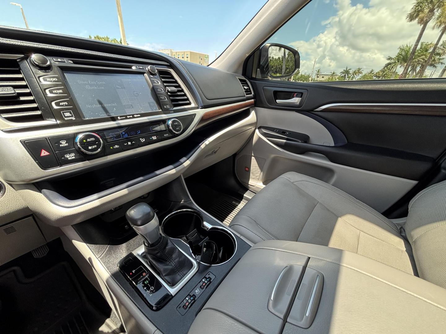 2016 BLUE /TAN Toyota Highlander Limited AWD V6 (5TDDKRFHXGS) with an 3.5L V6 DOHC 24V engine, 6A transmission, located at 11170 Summerlin Square Dr., Fort Myers Beach, FL, 33931, (239) 999-7777, 26.493546, -81.941628 - Carfax No Damage No Accidents 1 Owner 3rd Row Blind Spot Monitoring AWD New Tires Back Up Camera Bluetooth Navigation Lane Detection Warning - Photo#14