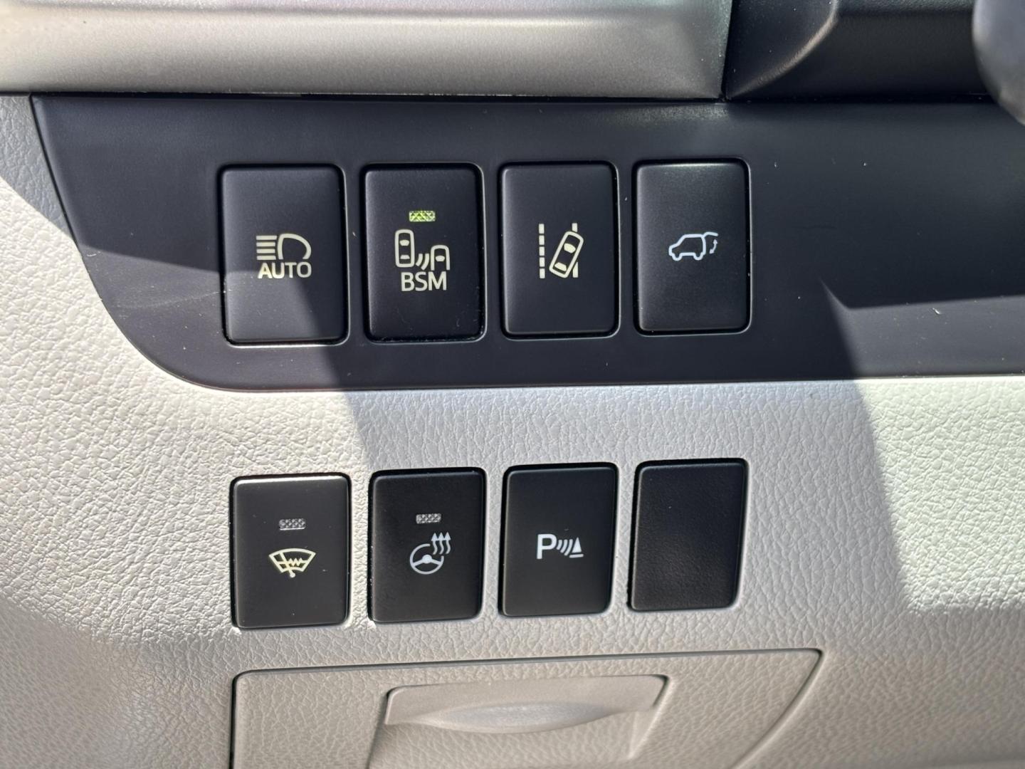 2016 BLUE /TAN Toyota Highlander Limited AWD V6 (5TDDKRFHXGS) with an 3.5L V6 DOHC 24V engine, 6A transmission, located at 11170 Summerlin Square Dr., Fort Myers Beach, FL, 33931, (239) 999-7777, 26.493546, -81.941628 - Carfax No Damage No Accidents 1 Owner 3rd Row Blind Spot Monitoring AWD New Tires Back Up Camera Bluetooth Navigation Lane Detection Warning - Photo#29