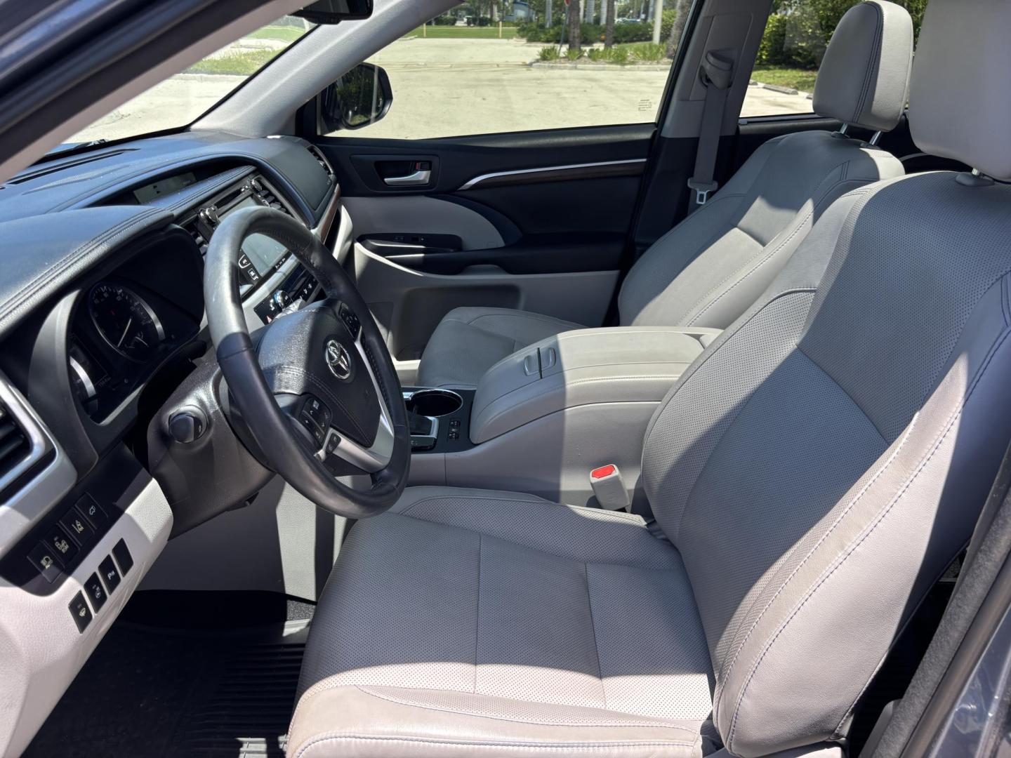 2016 BLUE /TAN Toyota Highlander Limited AWD V6 (5TDDKRFHXGS) with an 3.5L V6 DOHC 24V engine, 6A transmission, located at 11170 Summerlin Square Dr., Fort Myers Beach, FL, 33931, (239) 999-7777, 26.493546, -81.941628 - Carfax No Damage No Accidents 1 Owner 3rd Row Blind Spot Monitoring AWD New Tires Back Up Camera Bluetooth Navigation Lane Detection Warning - Photo#9