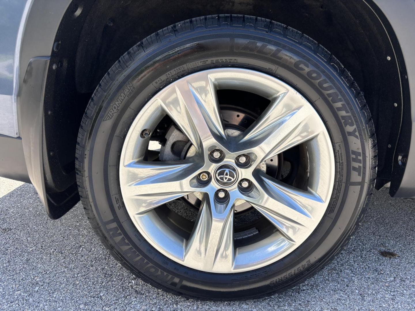 2016 BLUE /TAN Toyota Highlander Limited AWD V6 (5TDDKRFHXGS) with an 3.5L V6 DOHC 24V engine, 6A transmission, located at 11170 Summerlin Square Dr., Fort Myers Beach, FL, 33931, (239) 999-7777, 26.493546, -81.941628 - Carfax No Damage No Accidents 1 Owner 3rd Row Blind Spot Monitoring AWD New Tires Back Up Camera Bluetooth Navigation Lane Detection Warning - Photo#51