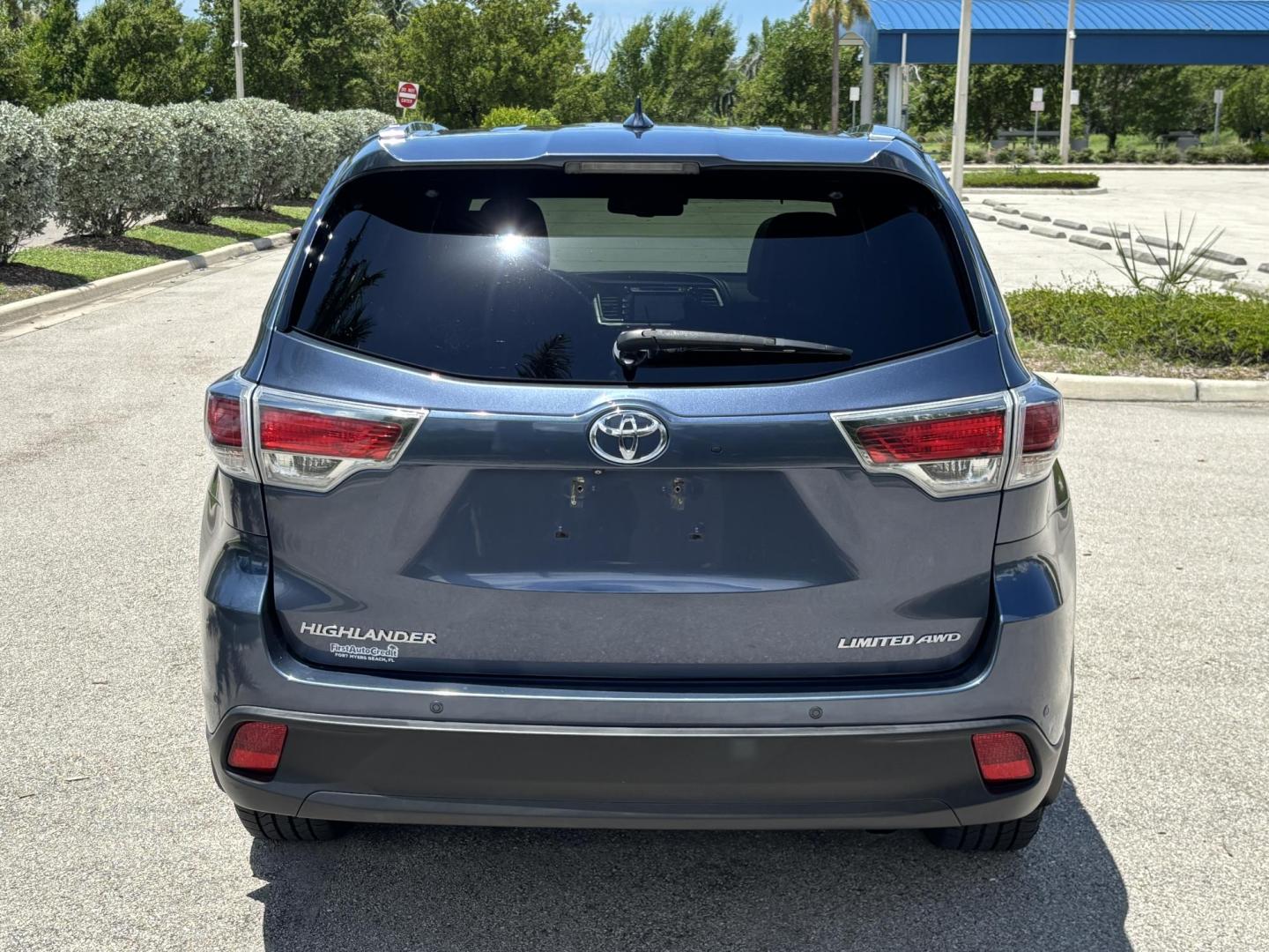 2016 BLUE /TAN Toyota Highlander Limited AWD V6 (5TDDKRFHXGS) with an 3.5L V6 DOHC 24V engine, 6A transmission, located at 11170 Summerlin Square Dr., Fort Myers Beach, FL, 33931, (239) 999-7777, 26.493546, -81.941628 - Carfax No Damage No Accidents 1 Owner 3rd Row Blind Spot Monitoring AWD New Tires Back Up Camera Bluetooth Navigation Lane Detection Warning - Photo#5